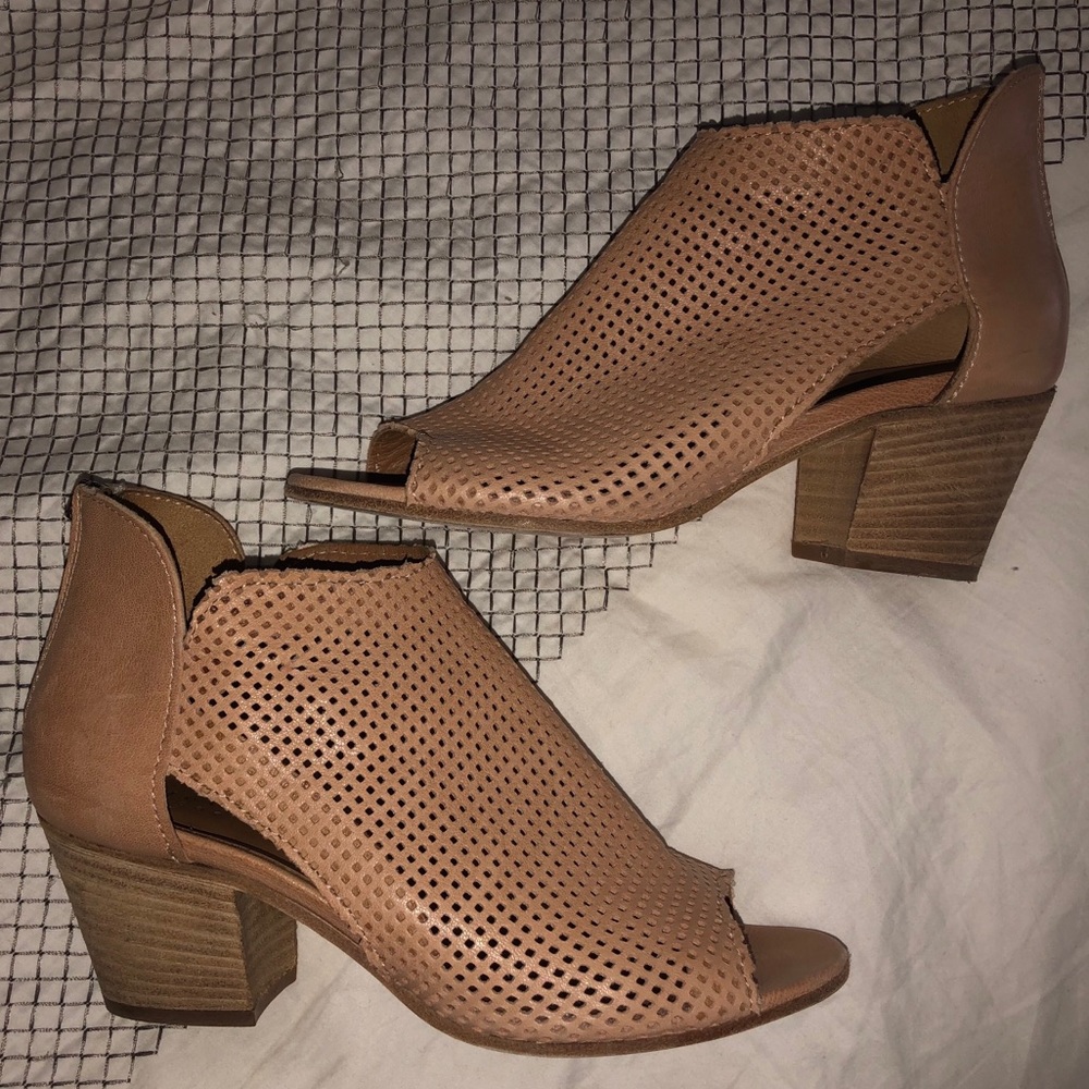 Peep toe Italian leather nude heel sandals